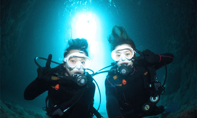 青之洞窟體驗潛水